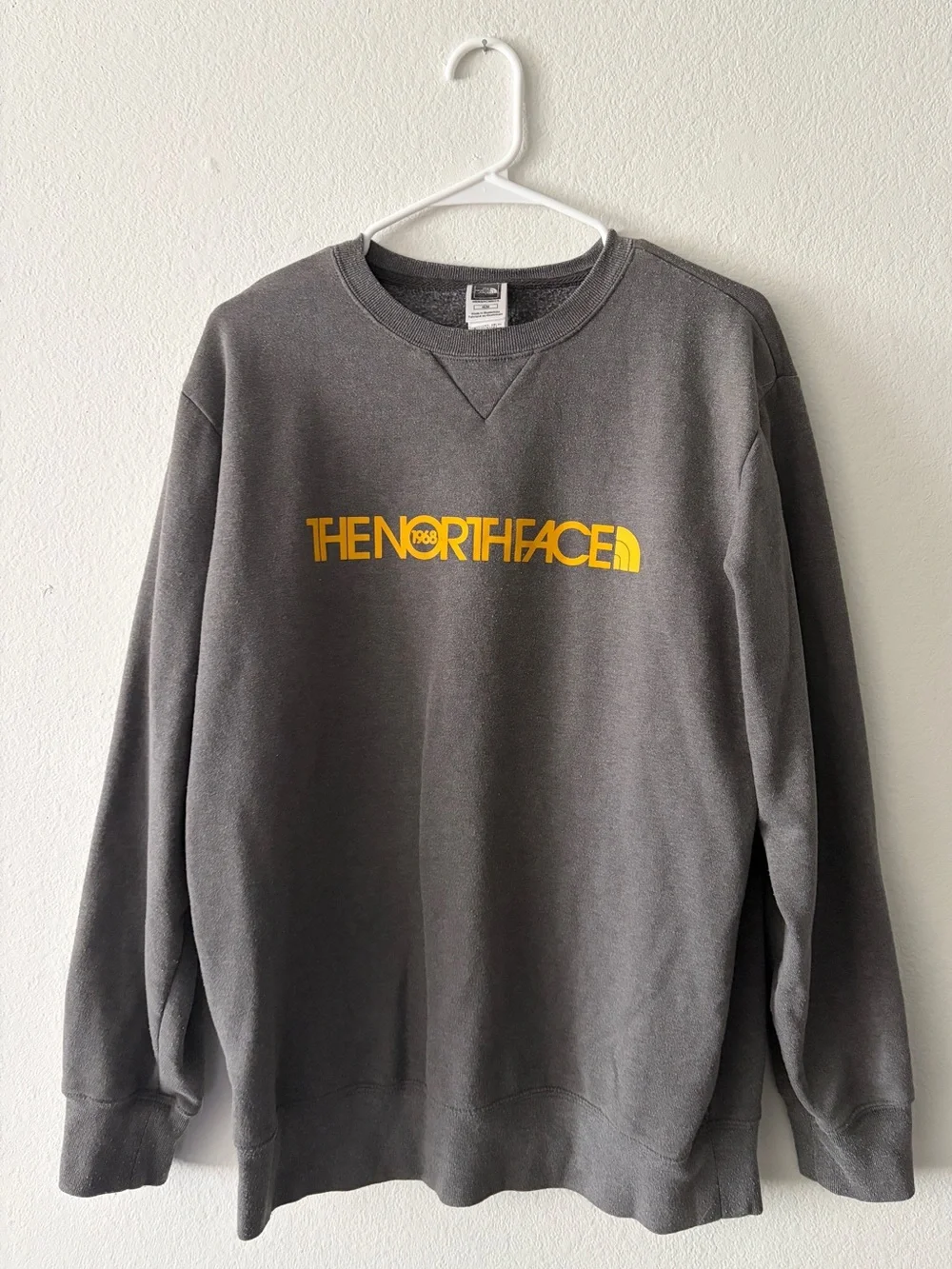 The North Face 1968 Crewneck Sweatshirt Men’s Medium Gray Yellow Logo Fleece